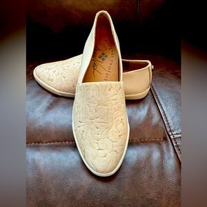 Patricia Nash Lola Tool Embossed Loafers size 6 Like New